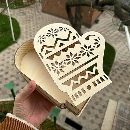 Коробка-варежка из фанеры на Новый Год