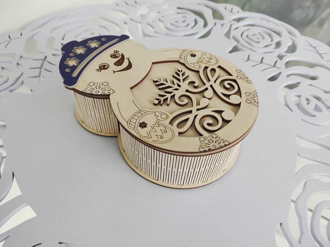 Коробка из фанеры на Новый Год на заказ