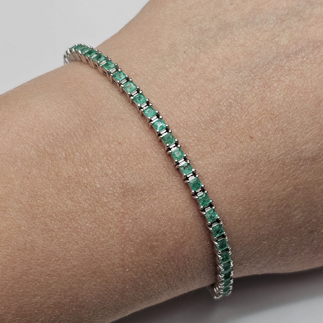 Золотой браслет с изумрудом 750пробы 7,2Ct длина 16,5 см
