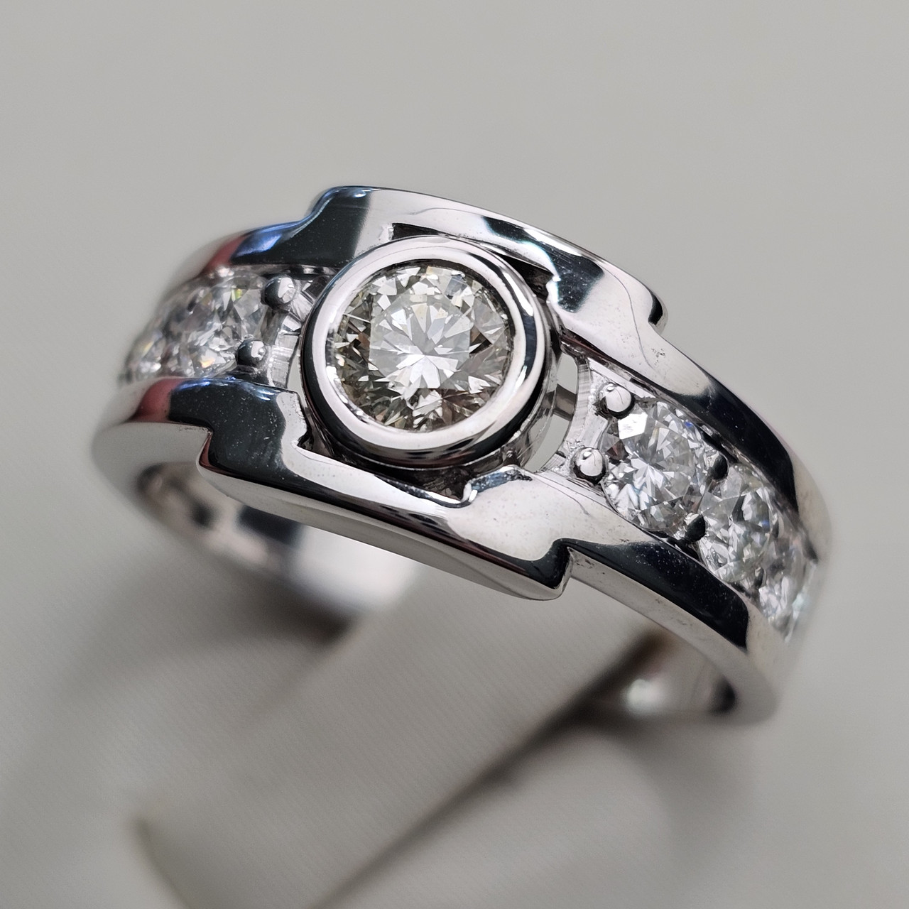 Золотое кольцо с бриллиантами 0,5Сt SI1/I 0.88Ct VS1/H EX-Cut, размер 20,5