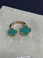 Кольцо с двойным клевером из титана с зелеными вставками изысканный стиль