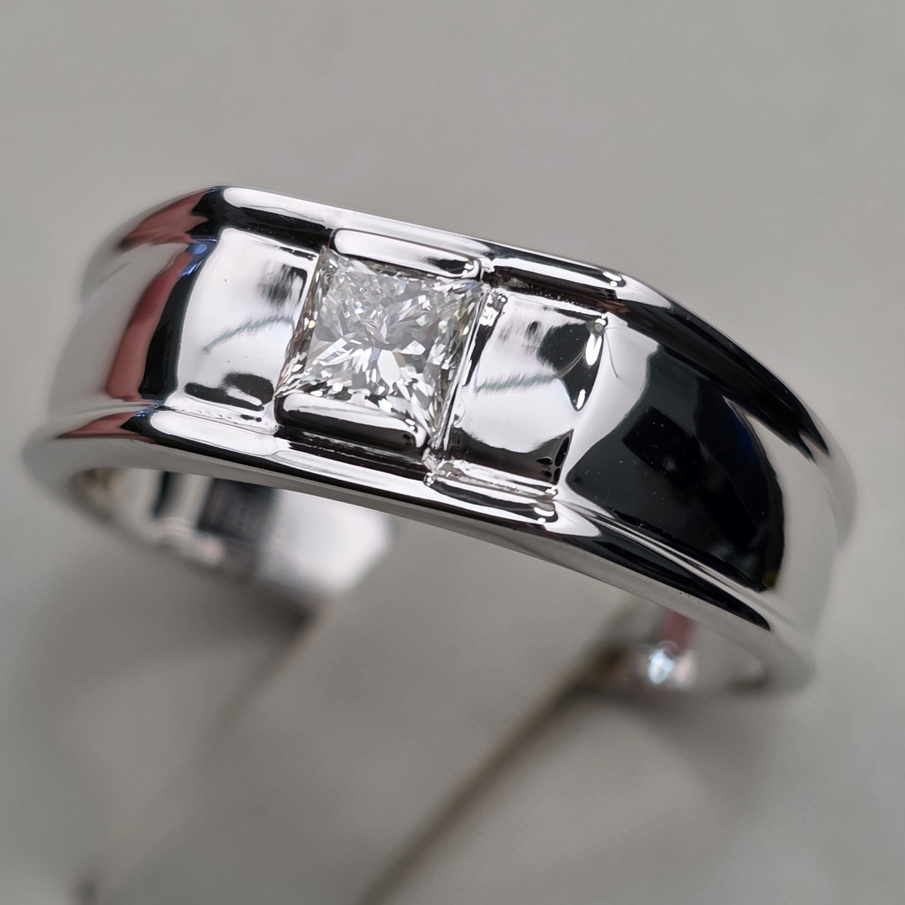 Золотое кольцо 585 проба с бриллиантами 0,5Сt, VVS2/J 20.5p Сертификат GIA
