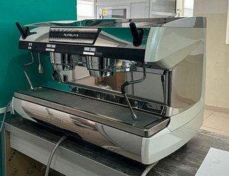 Кофемашина двухрожковая  Simonelli