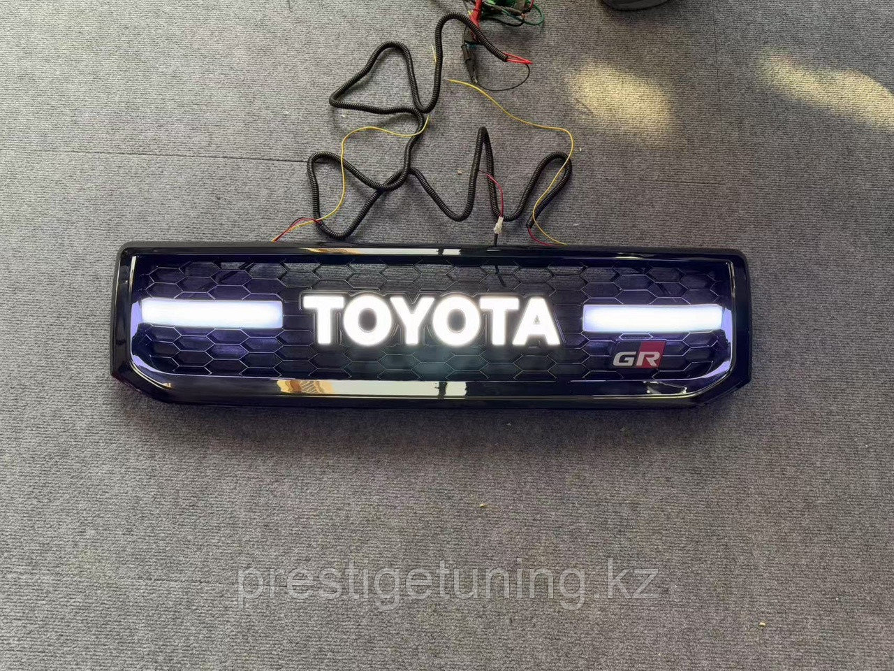 Решетка радиатора на Land Cruiser Prado 120 2003-09 дизайн GR SPORT