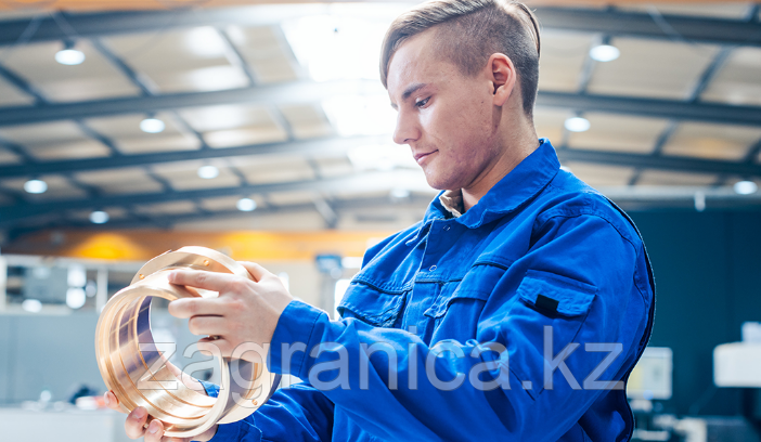 Контракт на 3 года. Требуются помощники слесаря