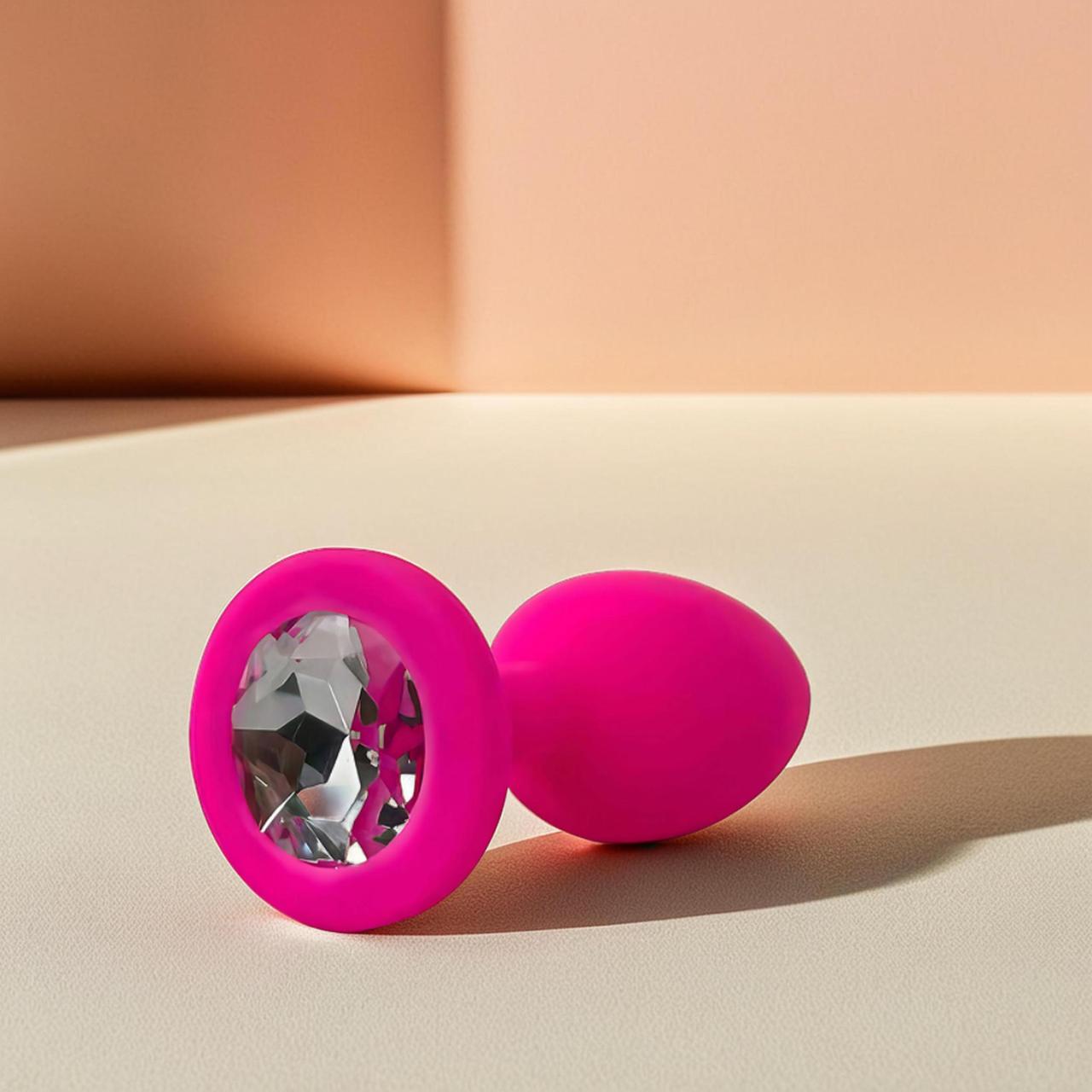 Анальная пробка силиконовая розовая с белым кристаллом Fantasy Toys 06832S