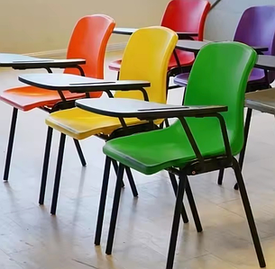 Стул с откидным столиком