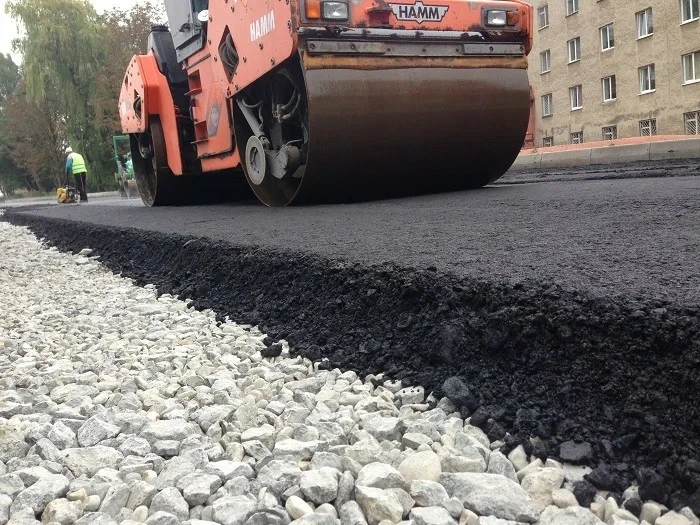Выравнивание, уплотнение и укрепление основания под асфальт