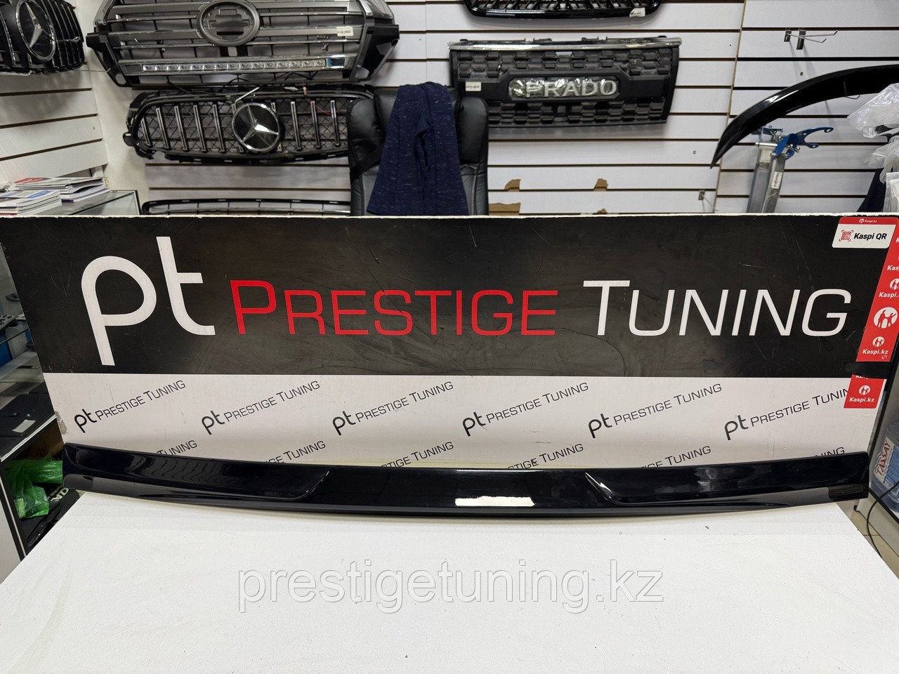 Спойлер под стекло на Land Cruiser Prado 250 2024-по н.в (Черный цвет), фото 1