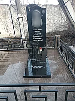 Памятник и надгробие из габбро ( Шанси)