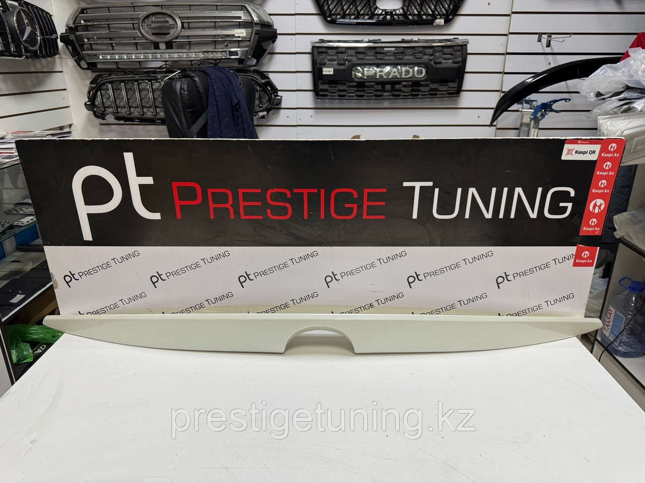 Спойлер под стекло на Land Cruiser Prado 150 2010-17 ORIGINAL (Белый жемчуг)
