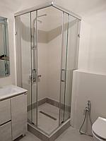 Раздвижные стеклянные перегородки для душа