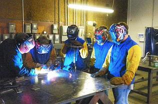 Международный сертификат. Обучение профессии  сварщика, электрика, плиточника, штукатура, маляра.