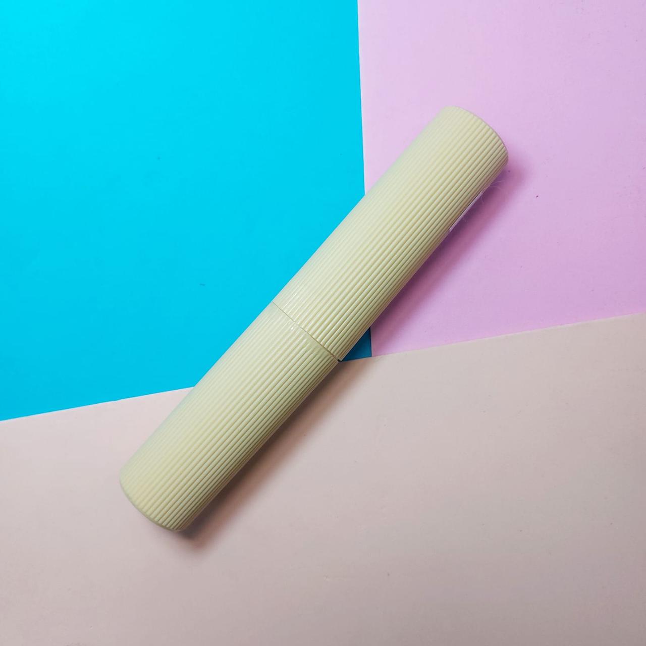 Футляр для зубной щетки бежевый