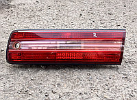 Фонарь в крышку багажника правый Toyota Mark II (100)