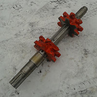 Вал привода транспортера в сборе со звездочками КО-829Б