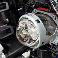 Установка Bi-LED линз в Алматы: преимущества обращения в автосервис