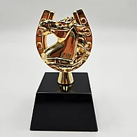 Сувенир с подковой и лошадью символ удачи