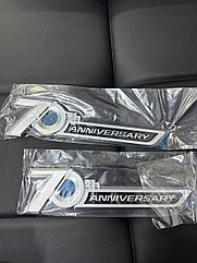 Шильдик 70 anniversary Prado 150