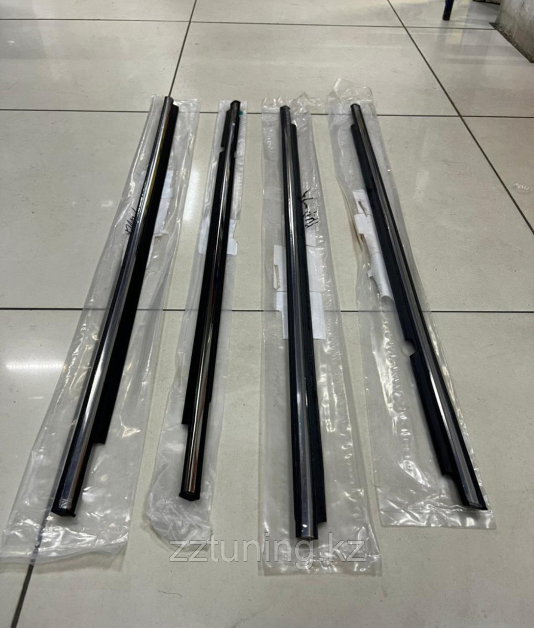 Молдинги под стекло Land Cruiser 200/ Prado 150/ Prado 120 /Land Cruiser 100