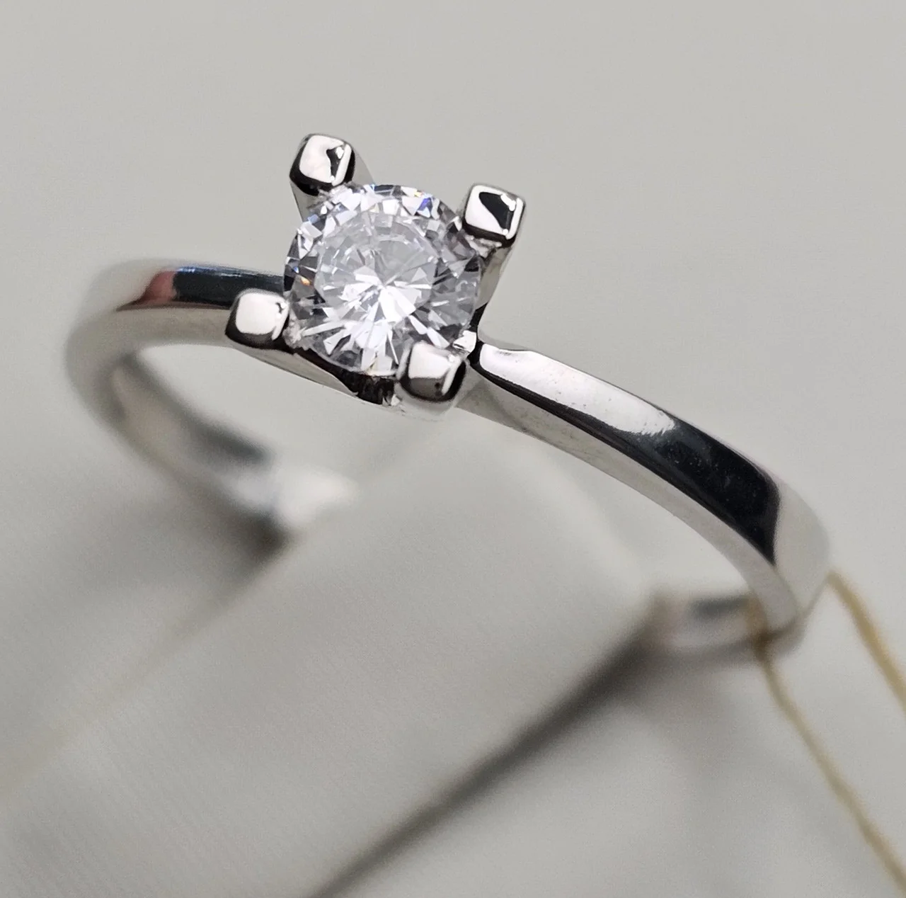Серт. IGI Золотое кольцо 17 р с бриллиантом 0,31Ct SI2/E, EX
