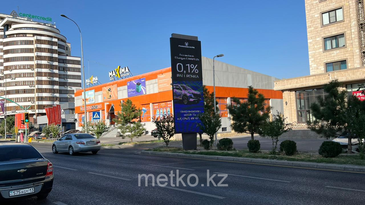 Медиаборд: Бульвар Кунаева перед ТД «Технодом»