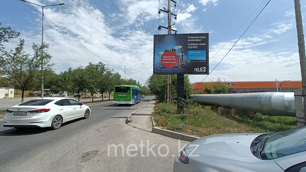 LED экран: Пр. Тауке Хана в районе ТРЦ «Фиркан Сити» и батут-арены «Гравити»