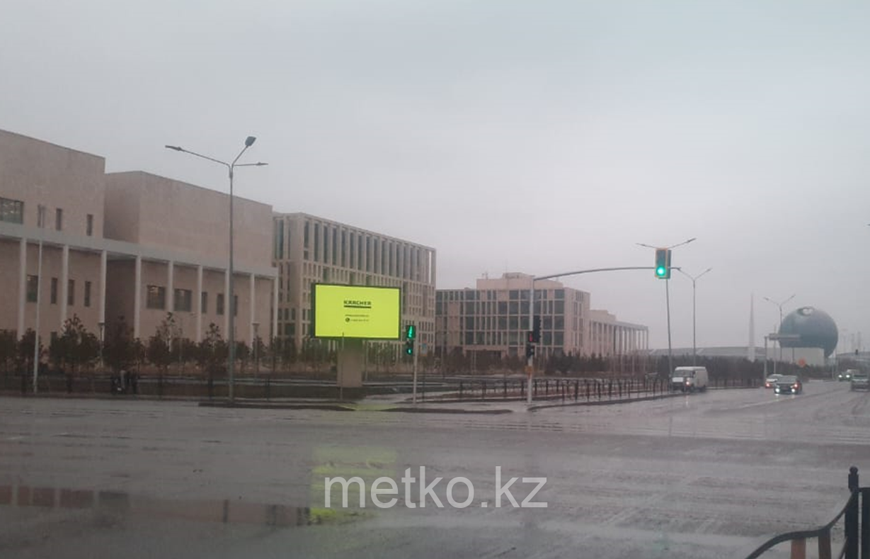 LED-экран: УЛ. АКМЕШИТ - УЛ. БУХАР ЖЫРАУ, сторона 1