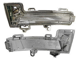 Поворотник в зеркало левая (L) на Skoda Octavia 2013-20 (SAT)