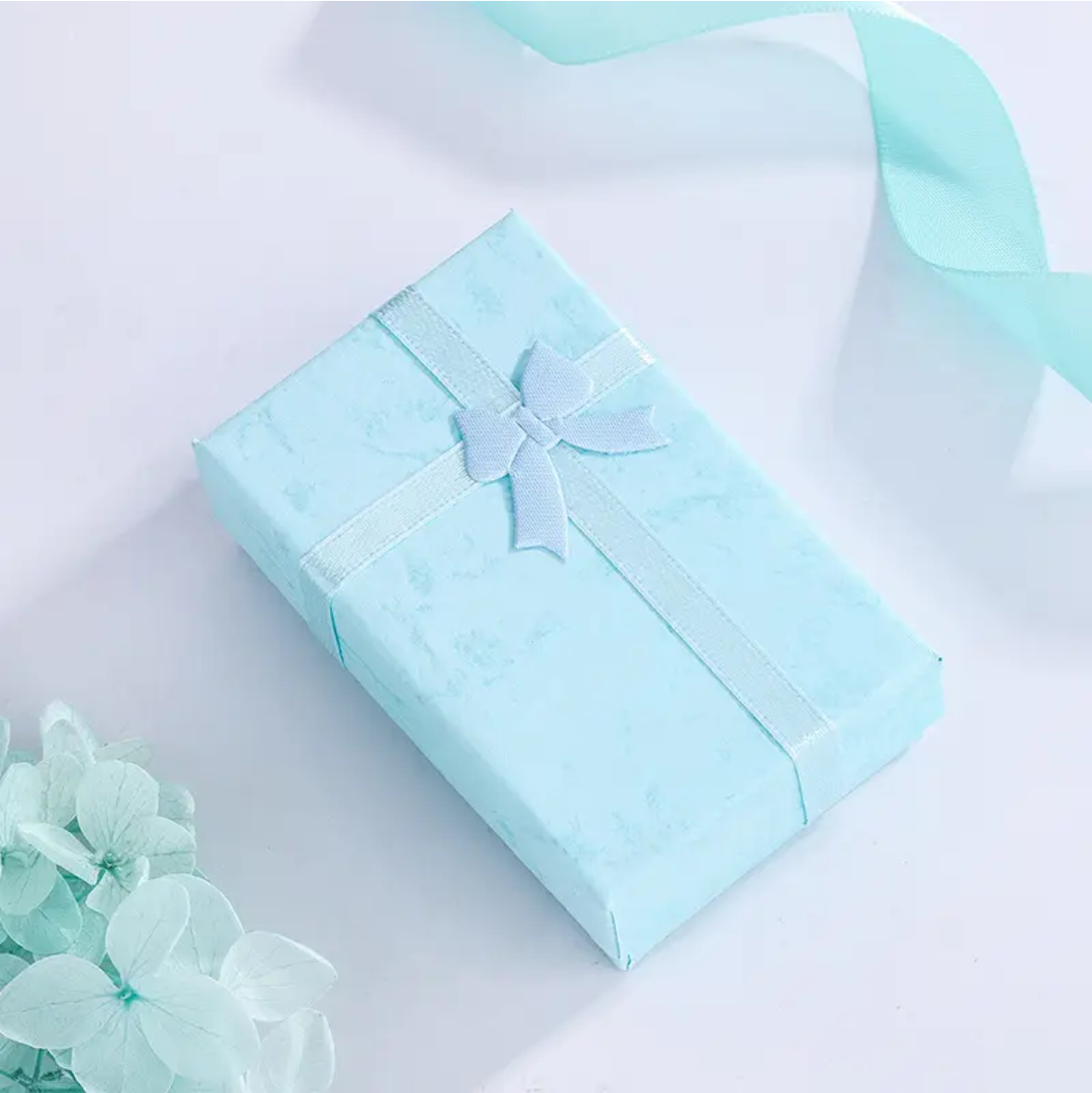 Подарочная коробочка с бантом Tiffany (8х5х2.5см)