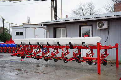 Культиватор междурядный КРН 5,6 с транспортным устройством и подкормкой