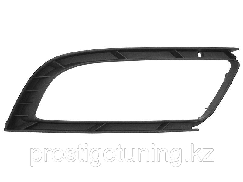 Оправа ПТФ правая (R) на Skoda Superb 2013-15 (SAT)