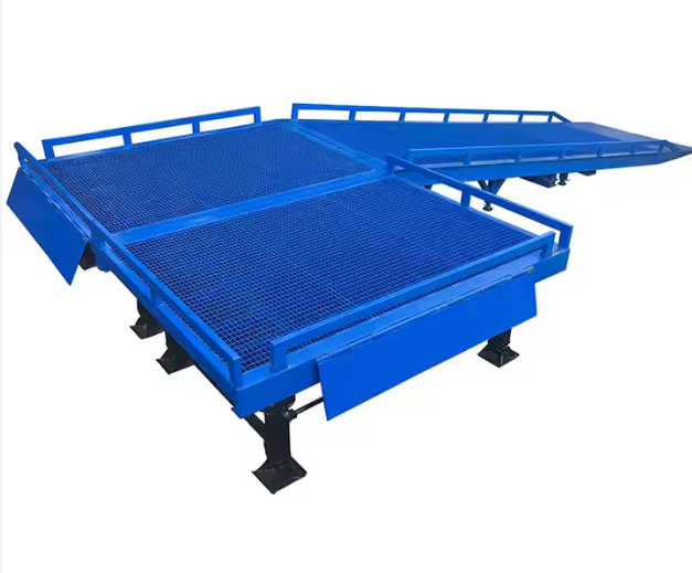 Рампа погрузочного дока грузоподъемностью 6 тонн состоит из 3 частей