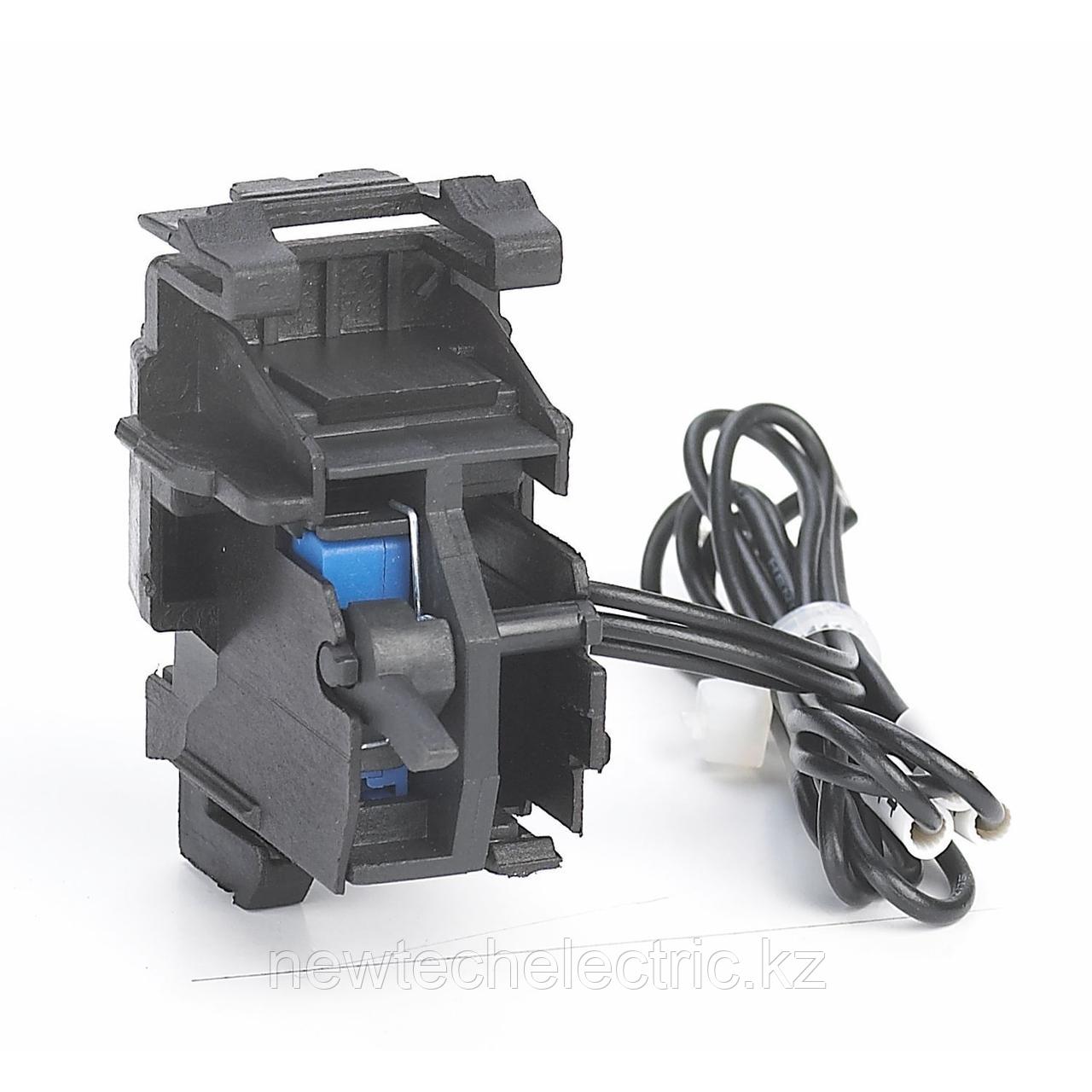 146364 Вспомогательный и сигнальный контакт AX/AL-M3 L для NXM-320(250) (левый) (R)4
