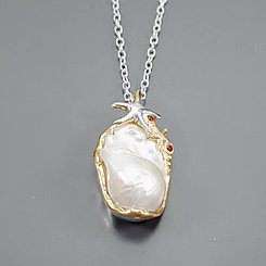 Колье с крупным натуральным Жемчугом Барокко