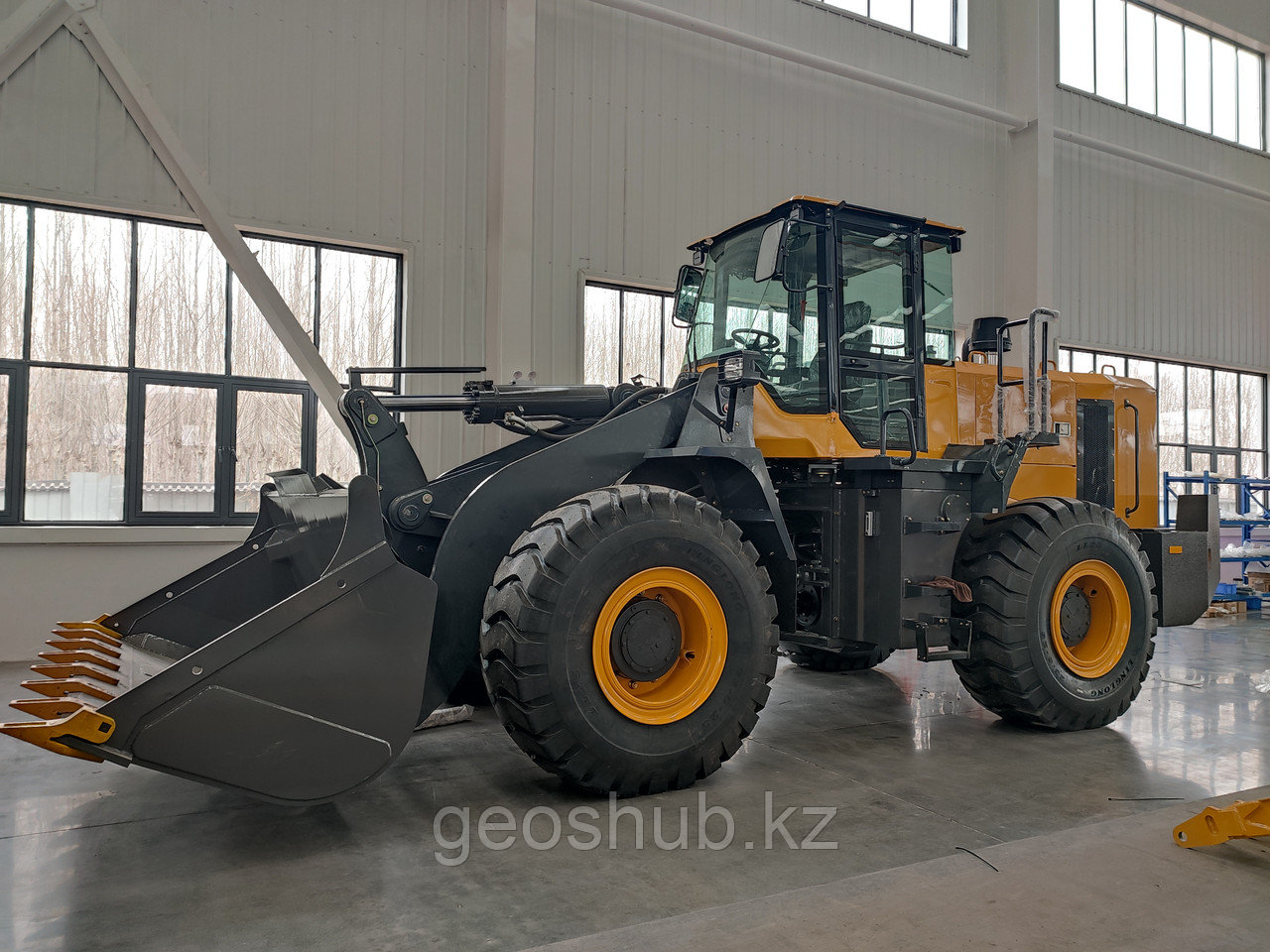 Колесный погрузчик HW56W
