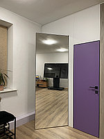 Скрытые двери зеркальные c алюминиевым коробом