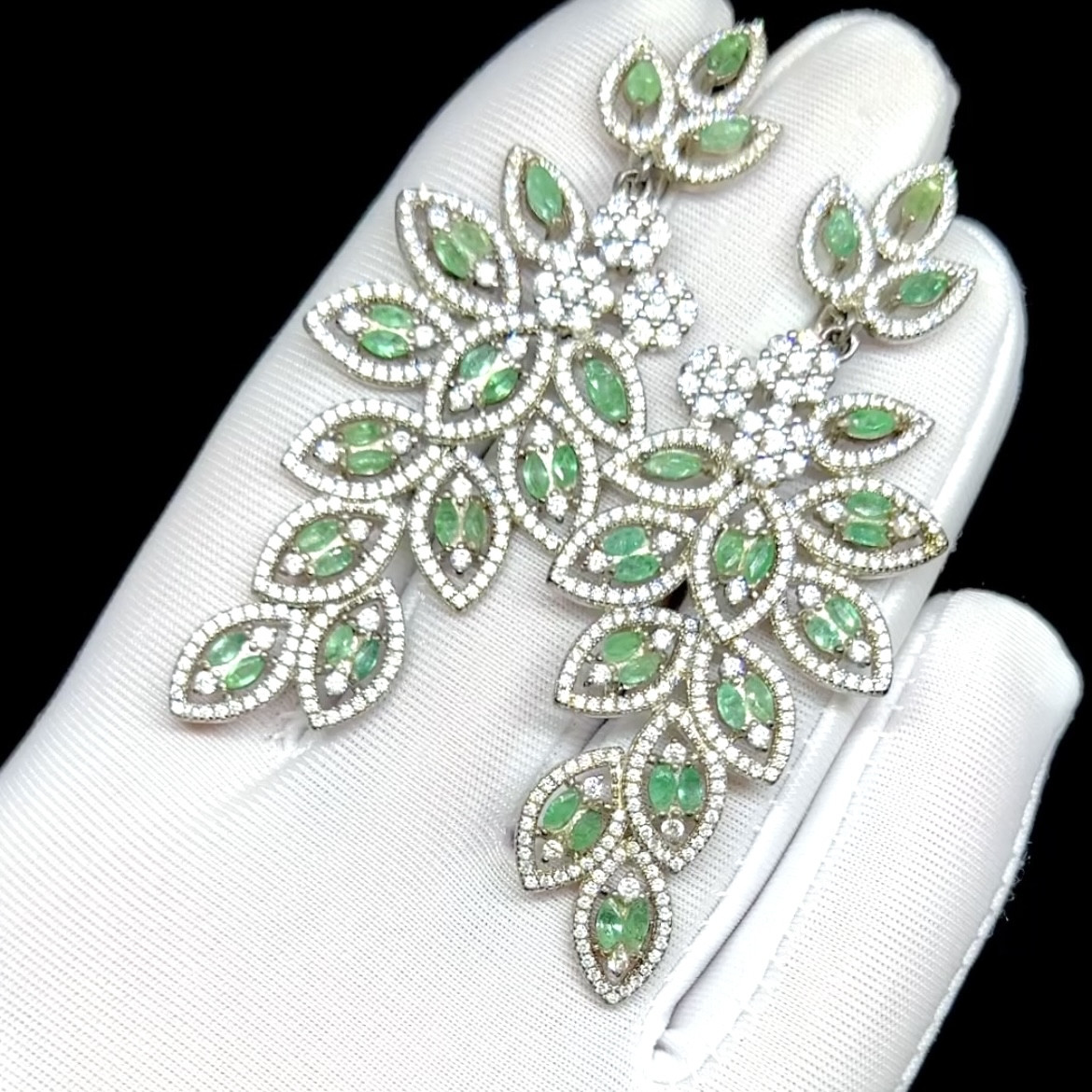 Роскошные серьги с натуральными Изумрудами, фото 1