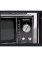 Компактный винтажный телевизор Sony 1973