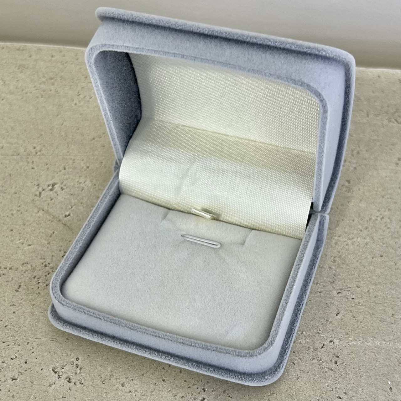 Ювелирная шкатулка для кулона серая, фото 1