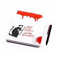 Набор Pininfarina Banksy Крыса: шариковая ручка GrafeeX и блокнот линованный из каменной бумаги, А5, красный;