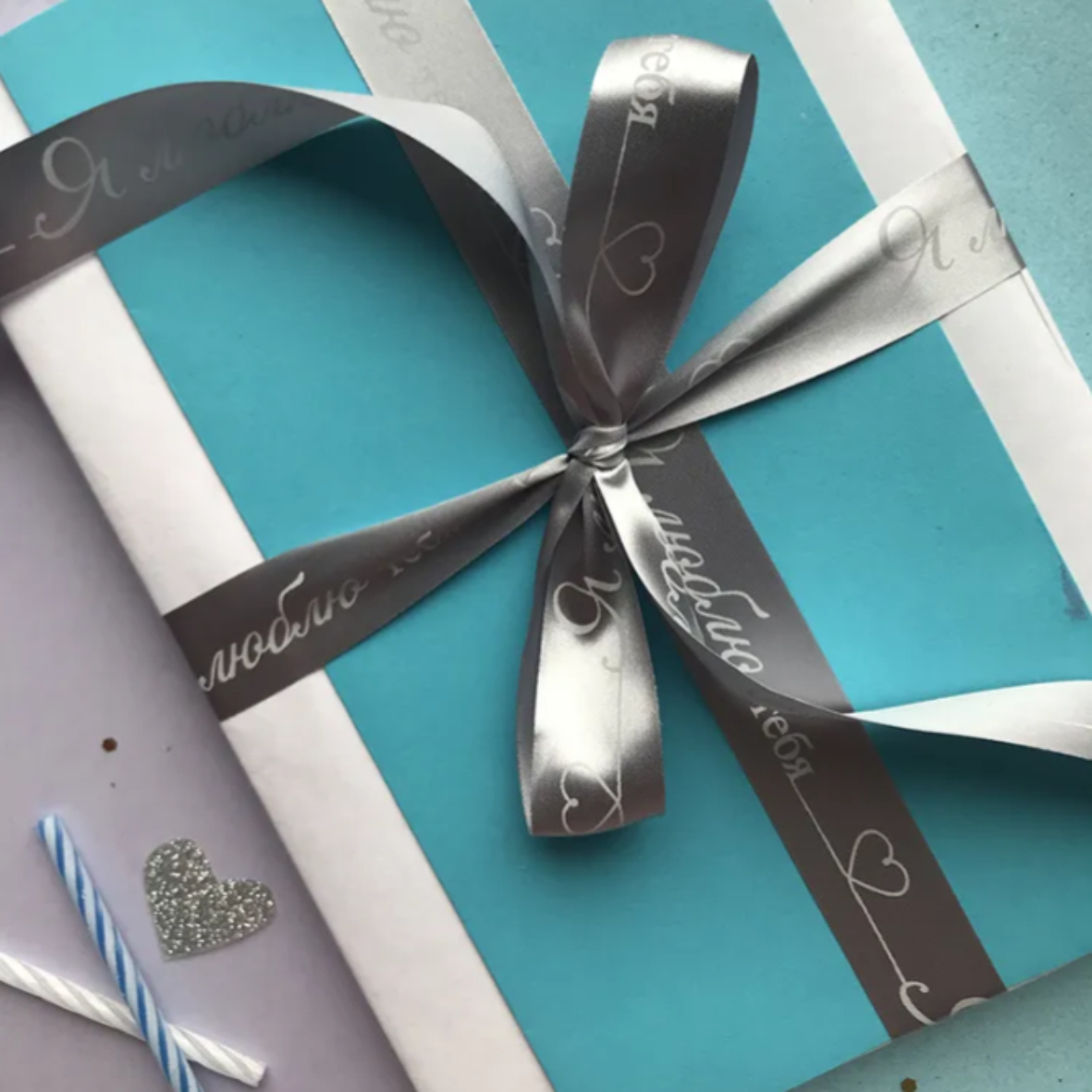 Лента подарочная "Я люблю тебя!" (Темно-серая с серебристым нанесением) 20 мм х 5 метров, фото 1