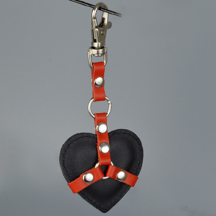 Брелок "Сердце" Чёрное с красными ремешками