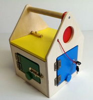 Домик с дверцами и замочками