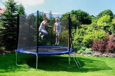 Как выбрать батут на дачу