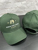 Бейсболки с логотипом.