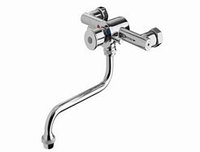 Самозакрывающийся смеситель для раковины с поворотным краном и кнопочным управлением