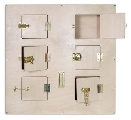 Настенный модyль с шестью замочками и задвижками, фото 1