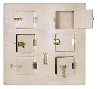 Настенный модyль с шестью замочками и задвижками