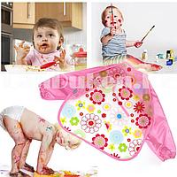 Детский фартук с рукавами непромокаемый слюнявчик с цветами розовый